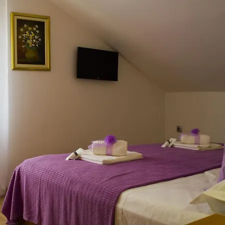 Apartment 2428c Vis